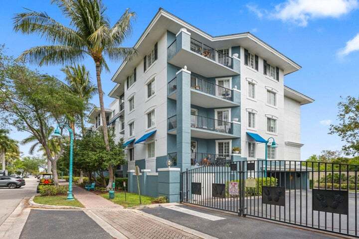 Building Photo - 255 NE 3rd Ave