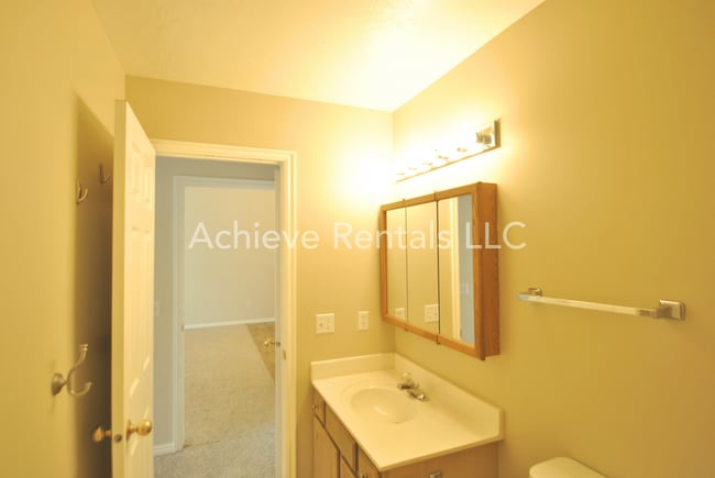 Building Photo - 637 E 950 S