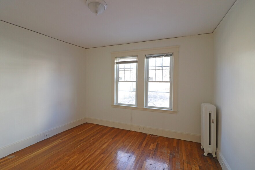 Building Photo - 54 Maplewood St