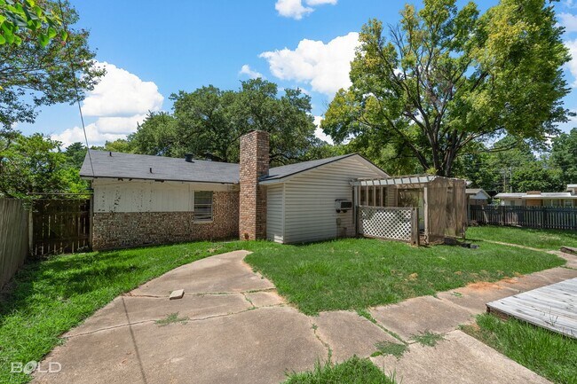 Building Photo - 3401 Palmdale Pl
