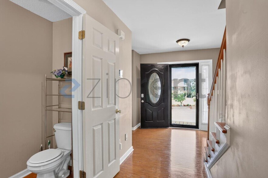 Building Photo - Unit