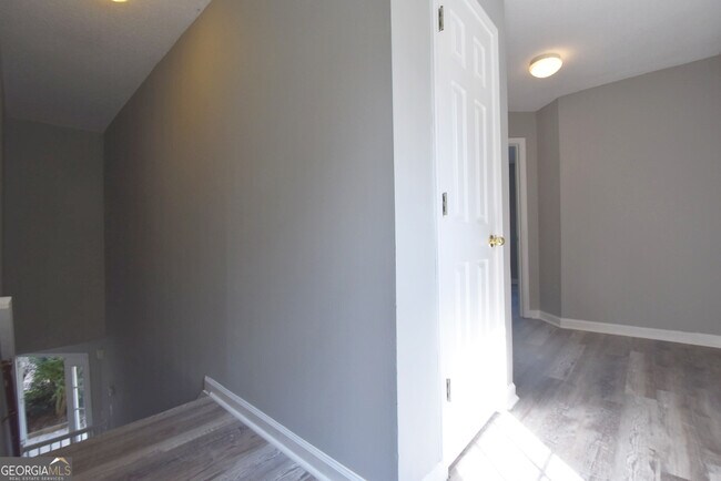 Building Photo - 700 S Fairfield Dr