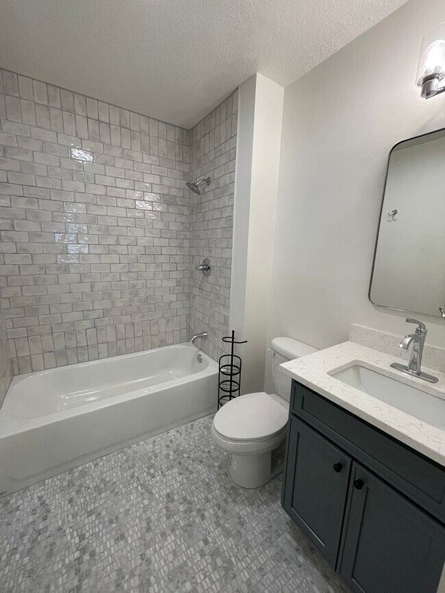 Building Photo - AMAZING SINGLE-FAMILY HOME! CLOSE TO CAMPUS AND SPORTS COMPLEX!