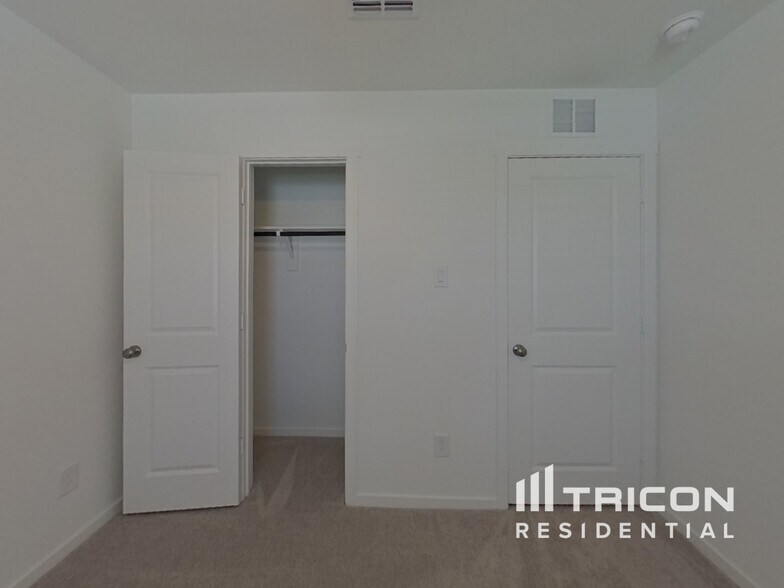 Building Photo - 10720 Cowhide Ln