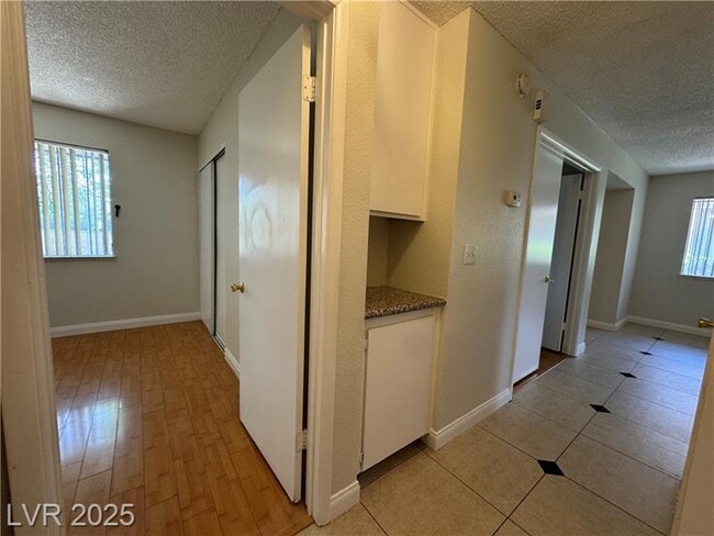 Building Photo - 6121 Meadow Haven Ln