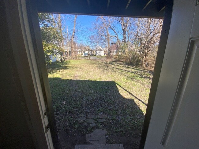 Building Photo - 1223 W 10th St