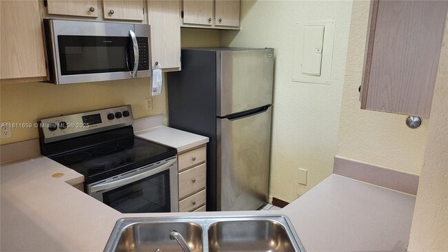 Building Photo - 715 SW 148th Ave