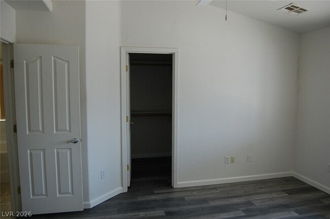 Building Photo - 4911 Ridgewood Dr