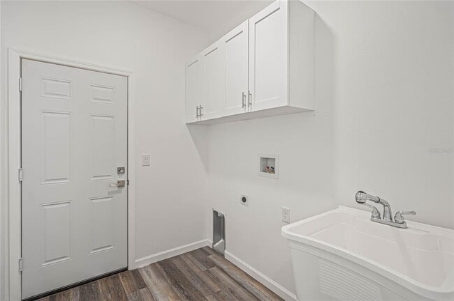 Building Photo - 8001 Leonardo St