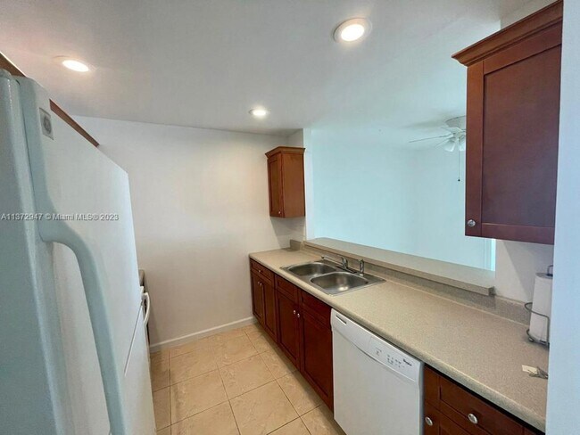 Building Photo - 5020 Elmhurst Rd