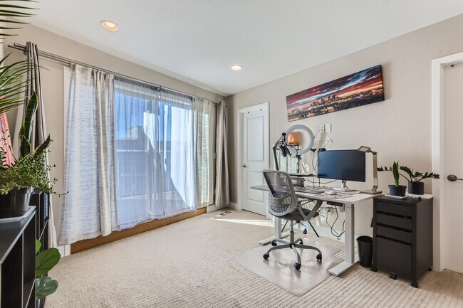 Building Photo - 1261 Perry St