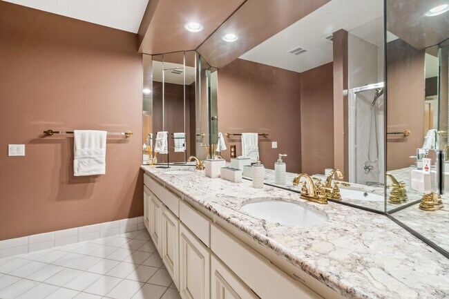 Building Photo - 6408 E Mercer Way