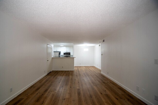 Building Photo - 5400 Morella Ave