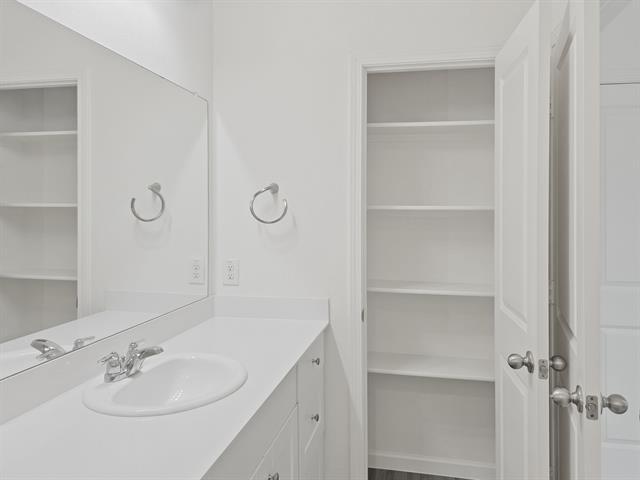 Building Photo - 410 Forest St