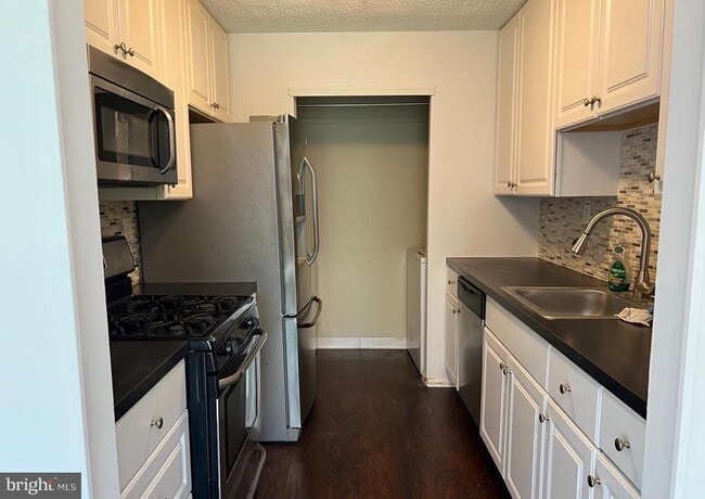 Building Photo - 90 Drewes Ct