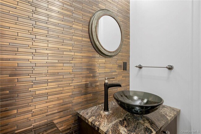 Building Photo - 26 East Pkwy