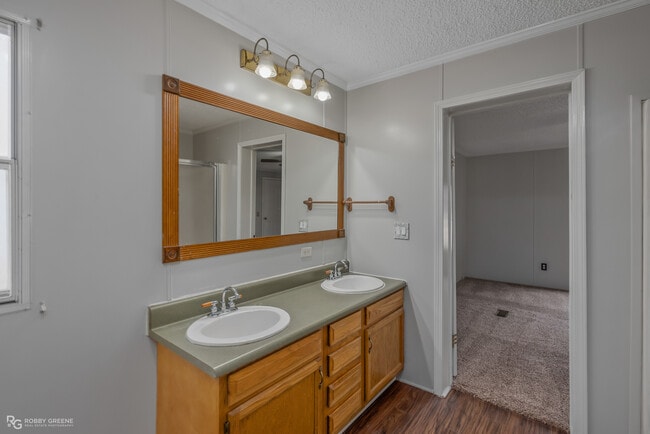 Building Photo - 409 Wildoak Dr