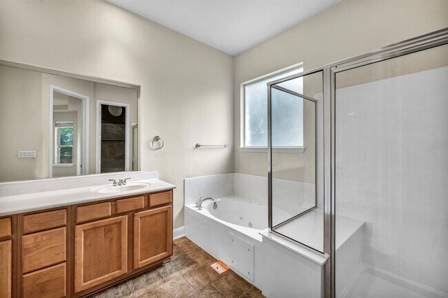 Building Photo - 15220 Interlachen Dr