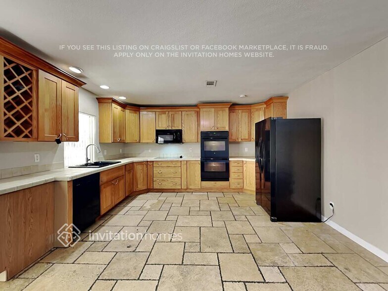 Building Photo - 5020 Taylor St