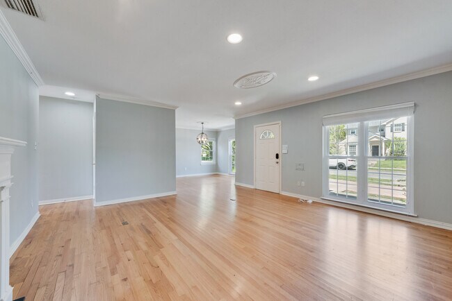 Building Photo - 6050 Ellsworth Ave