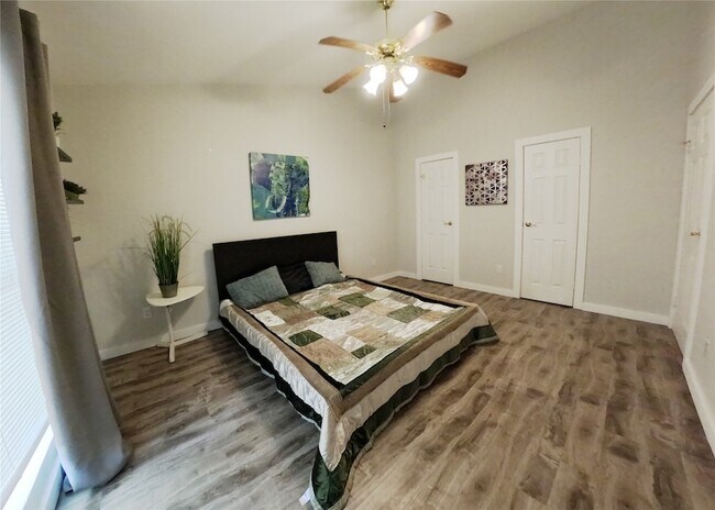 Building Photo - 1881 Bering Dr