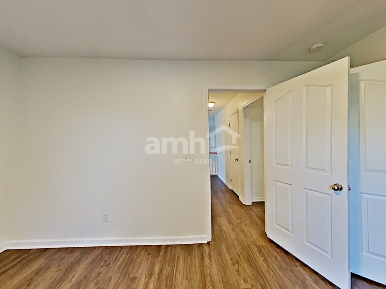 Building Photo - 2627 Mission Ridge Dr