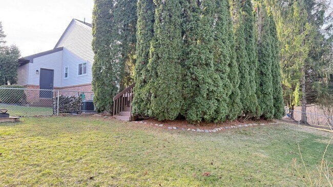 Building Photo - 44432 James Ct