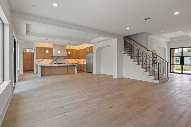 Building Photo - 5009 Wateka Dr