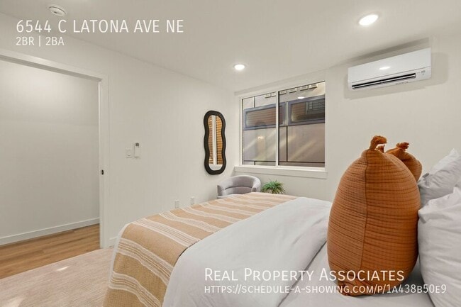 Building Photo - 6544 Latona Ave NE