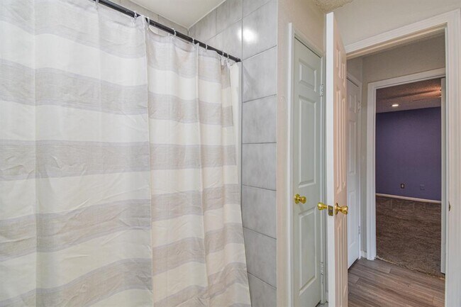 Building Photo - 2011 Spenwick Dr