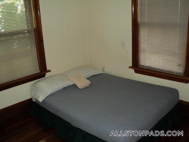 Building Photo - 36 Linden St