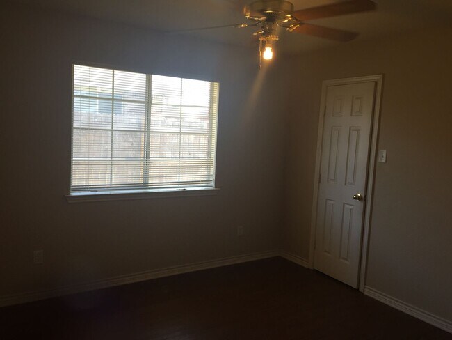Building Photo - 3608-3610 Glenna
