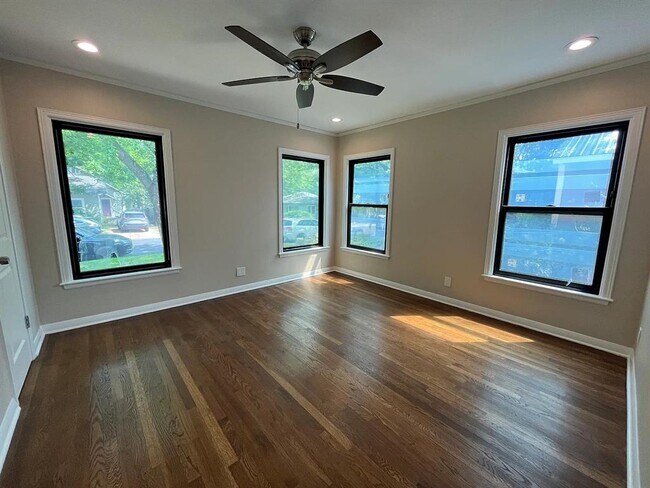Building Photo - 4412 Bellvue Ave