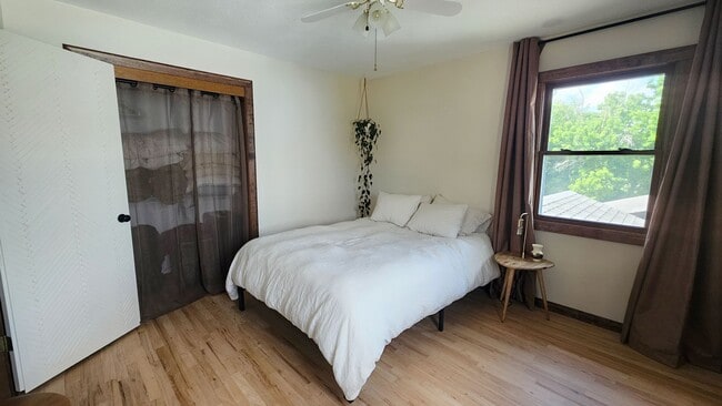 Building Photo - Charming 4-Bedroom Remodeled Home in Quiet...
