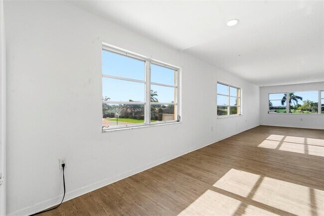 Building Photo - 8950 Park Blvd