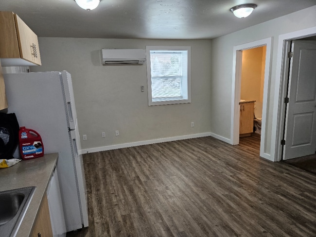 Building Photo - 1401 Oakley Ave