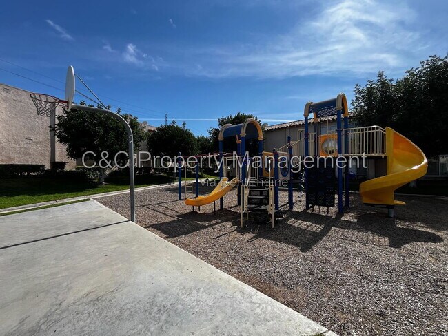 Building Photo - 700 W La Veta Ave