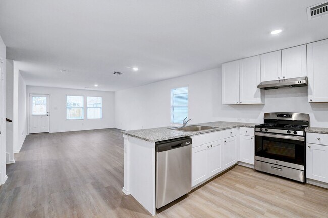 Building Photo - Modern 4-Bedroom Home with Loft, Open Livi...