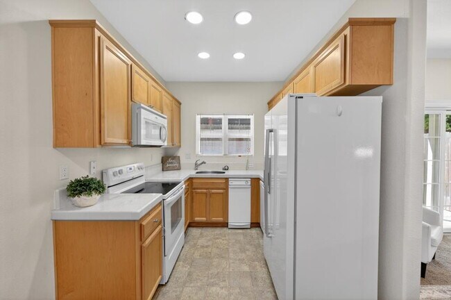 Building Photo - Charming 3-Bed Home in Sacramento with 2.5 Baths