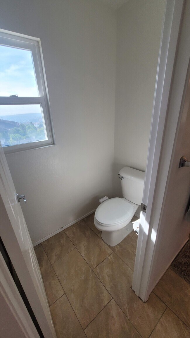 Building Photo - 2422 Pointe Pkwy