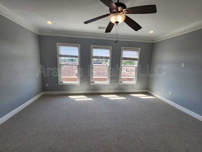 Building Photo - 200 Marion Pl NE