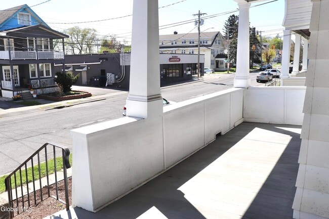 Building Photo - 628 N Pearl St