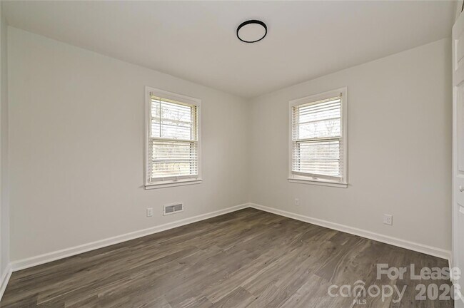 Building Photo - 1640 Eaves Rd