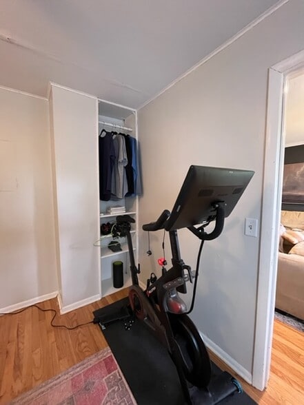 Building Photo - 122 N Kenosha Dr