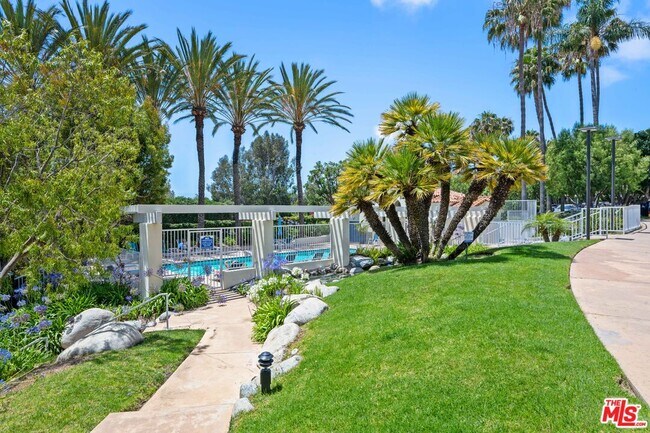 Building Photo - 6475 Zuma View Pl