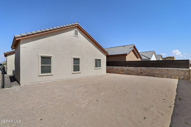 Building Photo - 533 Paseo Modesto Dr