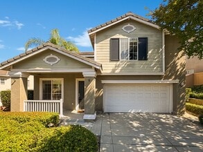 Building Photo - Bright & Spacious 3B/3BA Home with Communi...