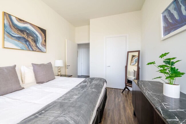 Building Photo - 1411 S Michigan Ave