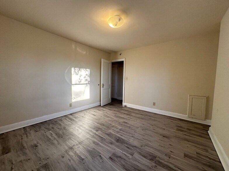 Building Photo - 4585 MacArthur Blvd NW