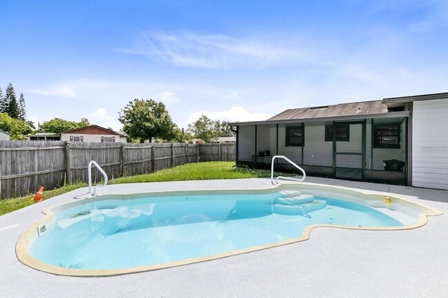 Building Photo - 10625 Bresslyn Blvd